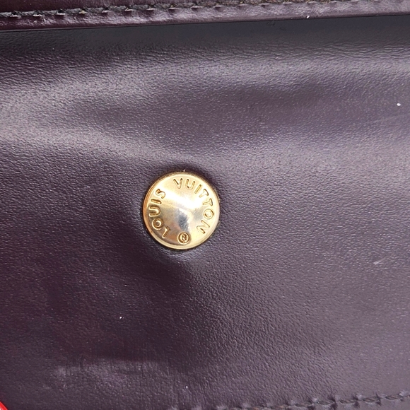 LOUIS VUITTON 2010 Monogram Burgundy Vernis 4 Key Holder - Picture 7 of 13